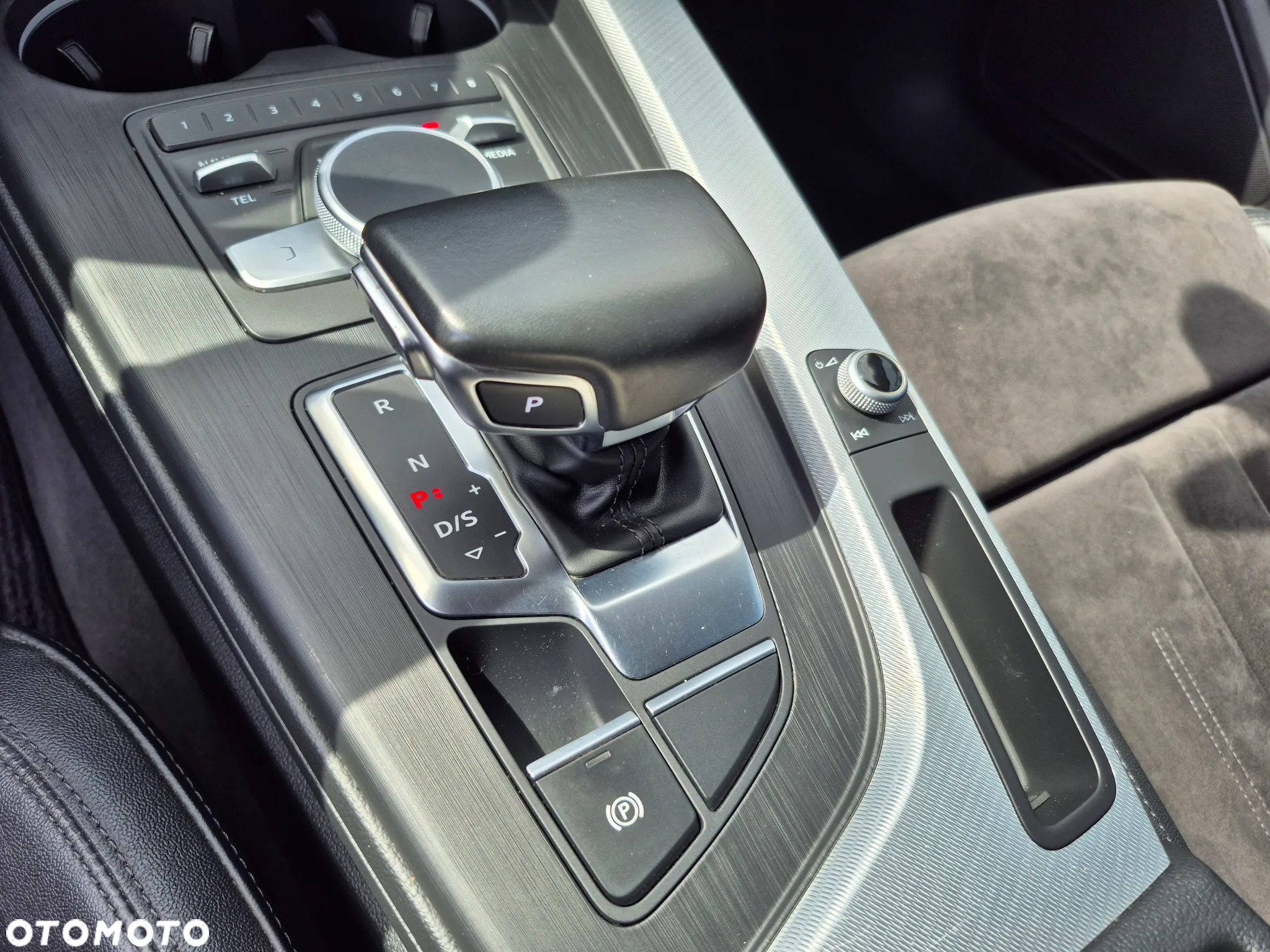 Audi A4 2.0 TDI S tronic - 33