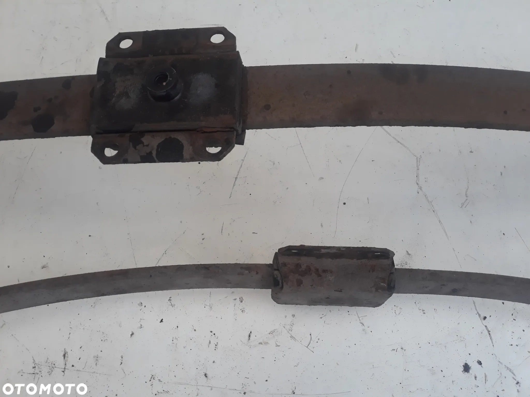RESOR TYŁ 1-PIÓRO CHRYSLER VOYAGER IV LIFT  2,4 16V  2007r  131*6 cm (cena za komplet) - 3