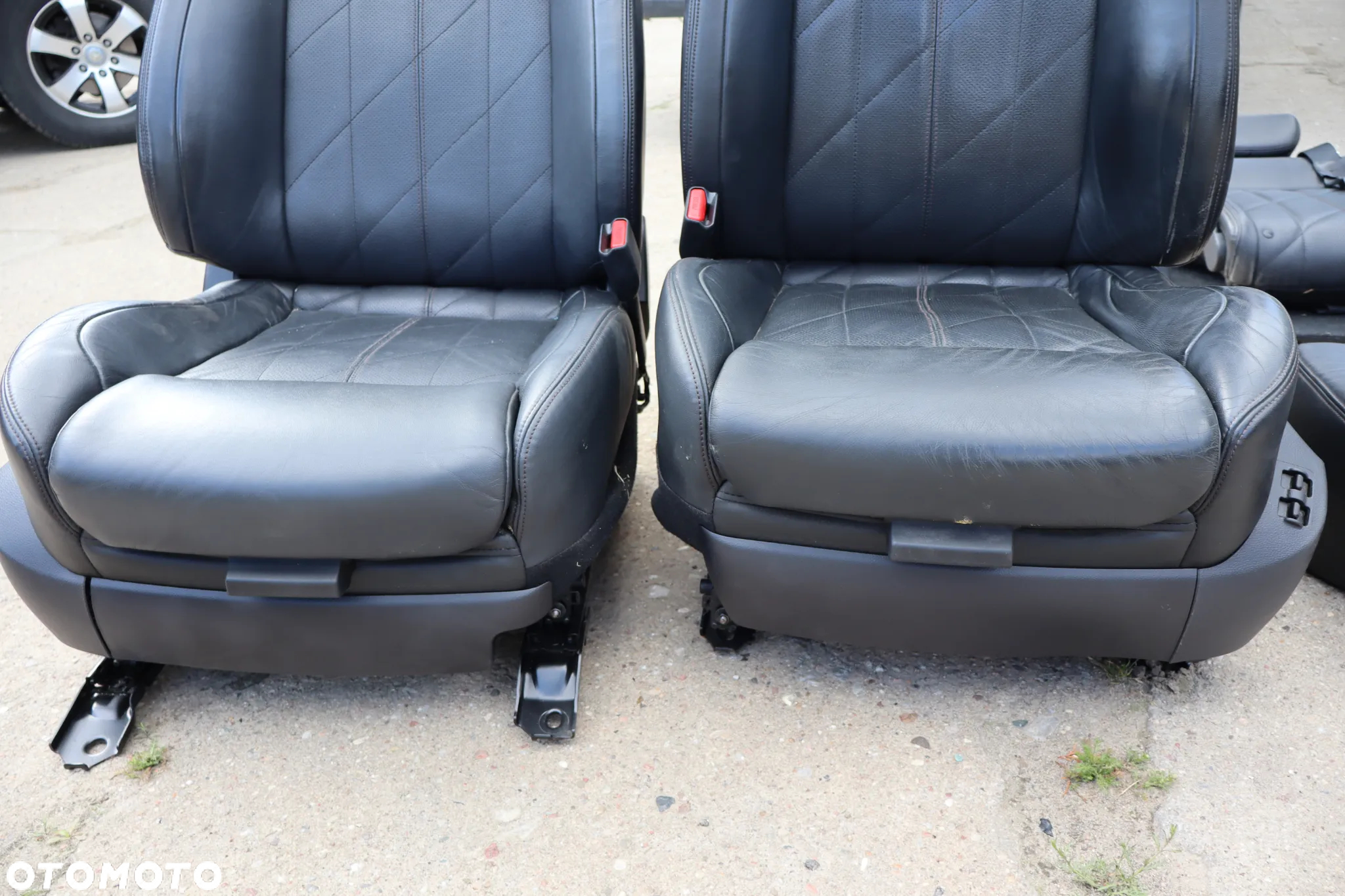 FOTEL FOTELE KANAPA TAPICERKI DRZWI ZAGŁÓWEK TV AUDIOMEDIA SKÓRA INFINITY FX II LIFT QX70S 2012 - 13