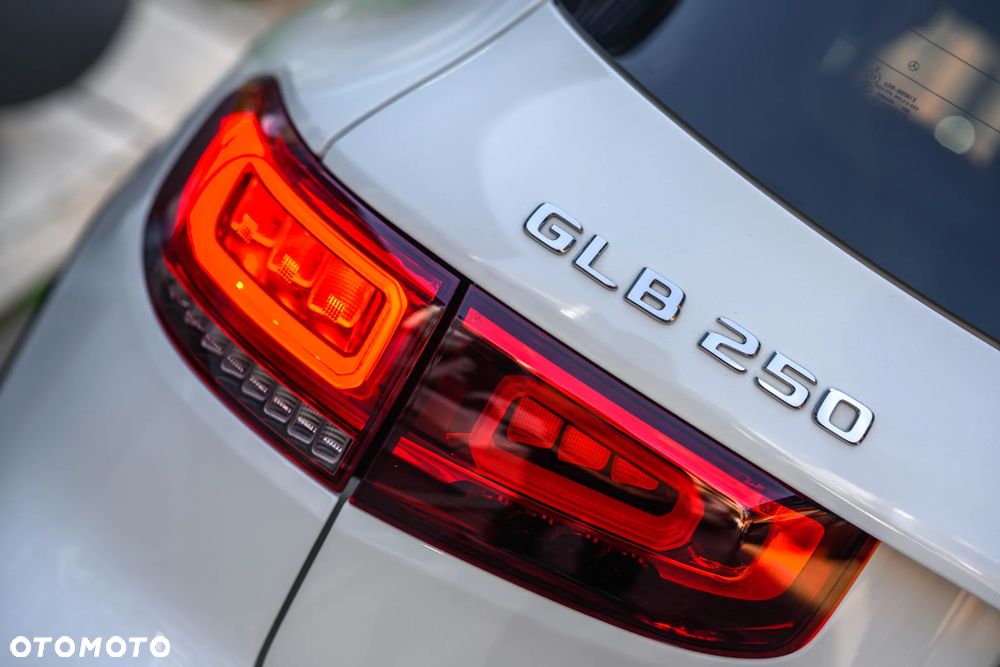 Mercedes-Benz GLB 250 Progressive 8G-DCT - 14