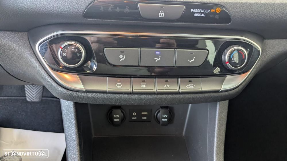 Hyundai i30 1.6 CRDi STyle+Navi - 19