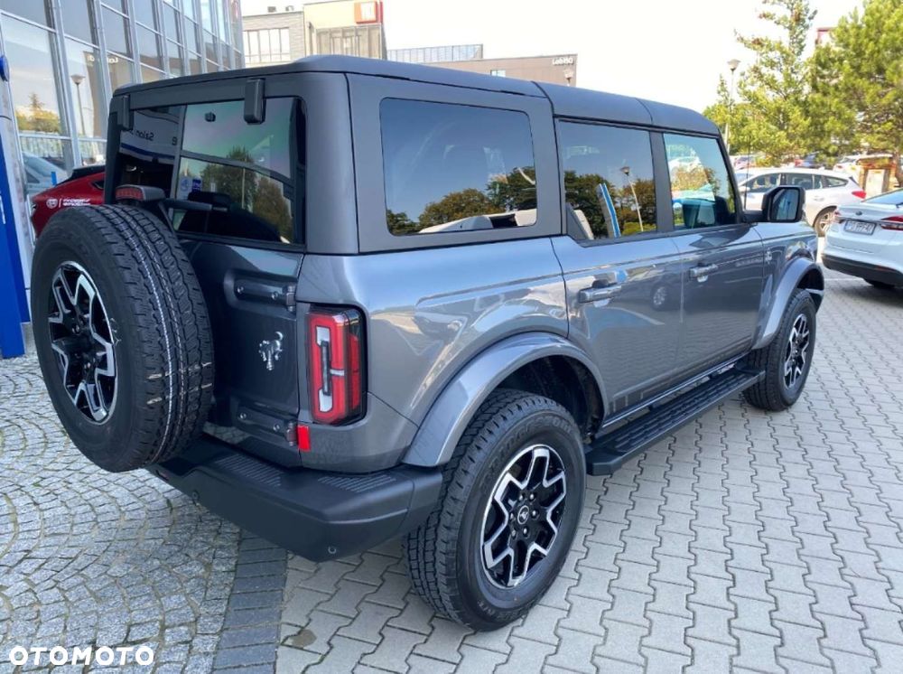 Ford Bronco - 4