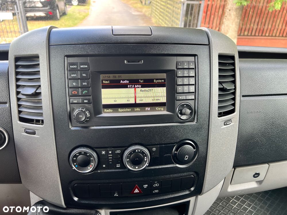 Volkswagen Crafter 2.0 TDI 163KM 2016 rok  Maxi Jumbo Czarny - 24