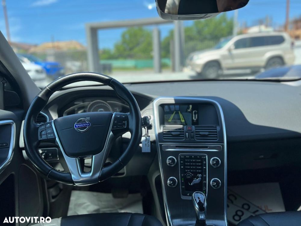 Volvo XC 60 D5AWD Momentum - 28