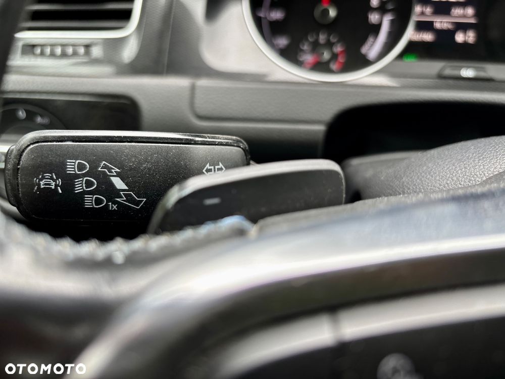 Volkswagen Golf - 23