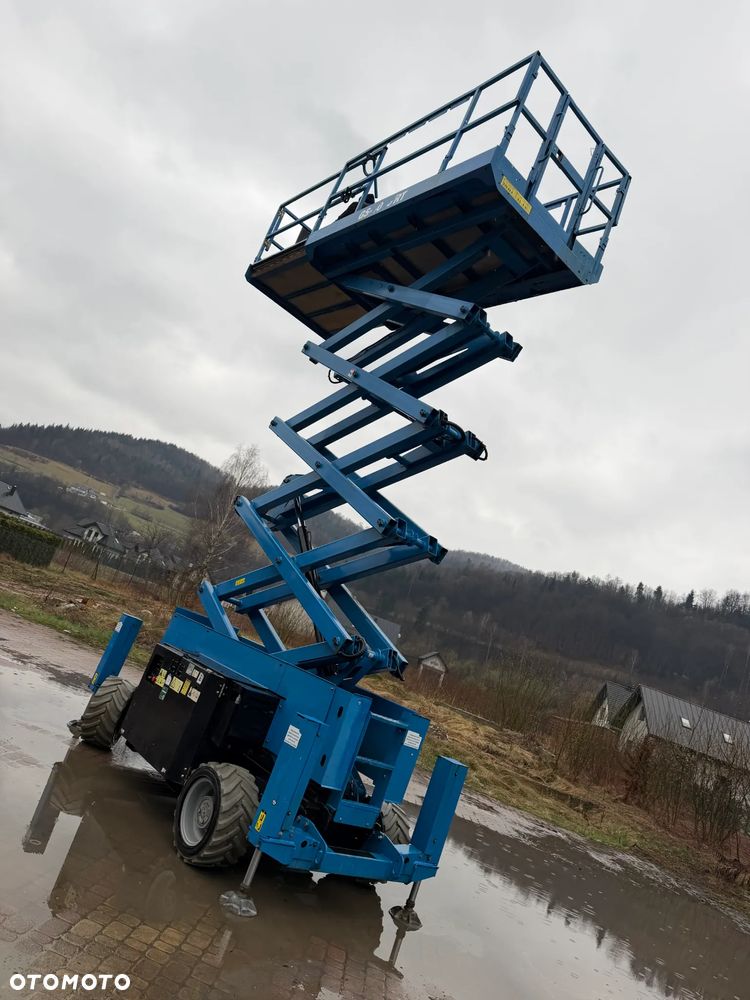 Genie Zwyżka Terenowa GS-4069RT Podnośnik Nożycowy Dźwig 14,5 metra jak Nowa z salonu! 1300 mtg. 2016 rok, Fabryczna przetwornica! 2x Gniazdo 230v góra dół. Pochodzi z Norweskiego urzędu Komuny. Zadbana! 4x4 Silnik Kubota. Zero Luzów i wycieków. Aktualne Serwisy DEKRA BMWT. Wysuwany Balkon. Sterowana z dołu i góry. Okazja Tanio !! Dokumentacja! Bez DPF, adBLUE - 12
