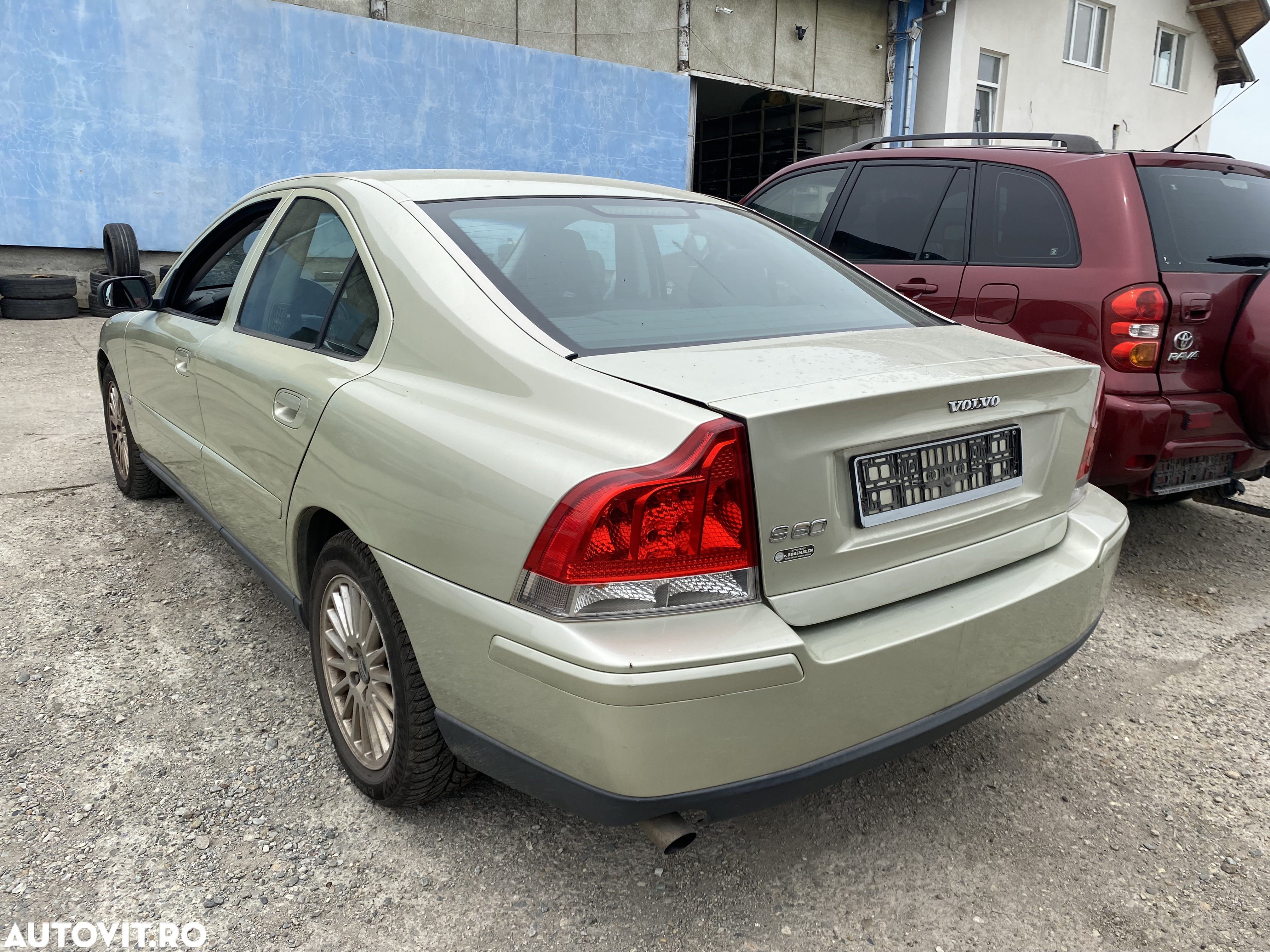 Dezmembrez piese Volvo S60 - 4