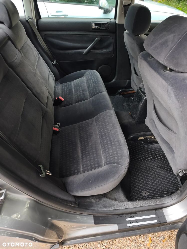 Volkswagen Passat 1.8T Comfortline - 21