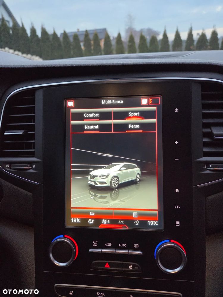 Renault Megane ENERGY TCe 205 EDC GT - 17