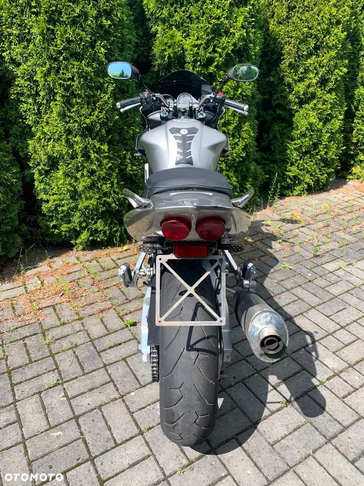 Yamaha FZS - 4