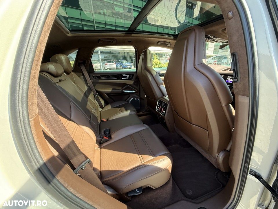 Porsche Cayenne - 22
