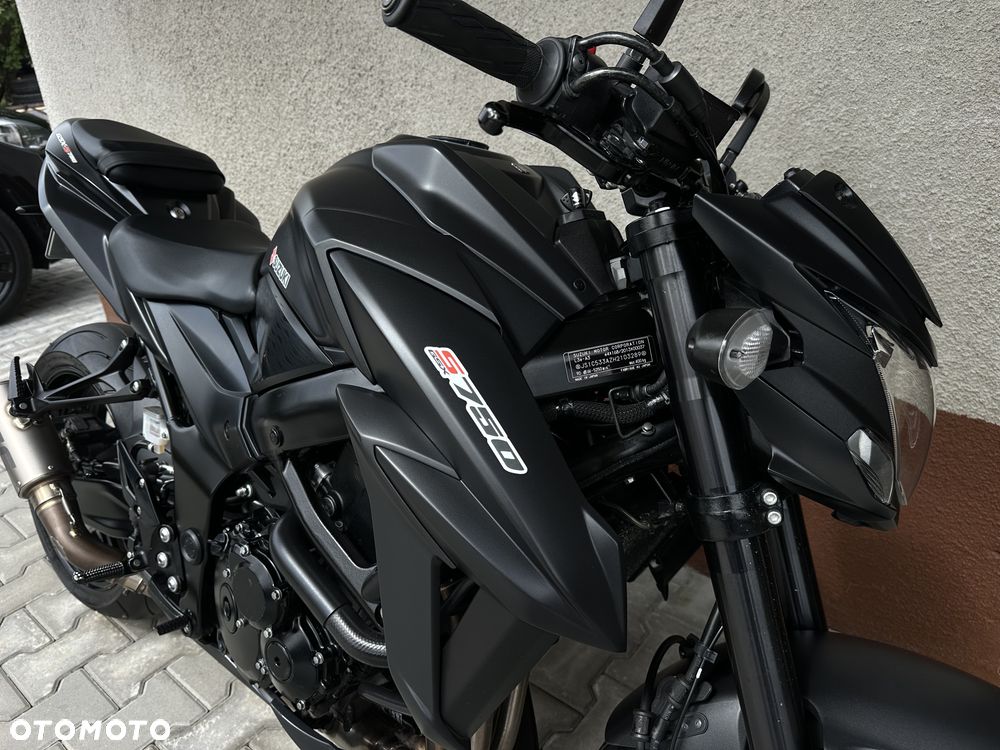 Suzuki GSX - 26