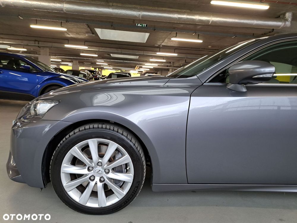 Lexus IS 200t Elite - 33