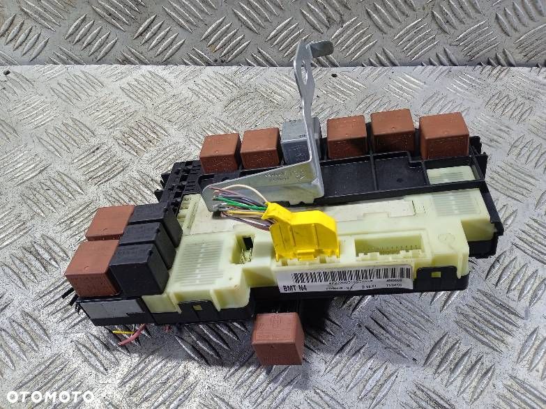 SKRZYNKA BEZPIECZNIKÓW RENAULT CLIO 2 8200031557