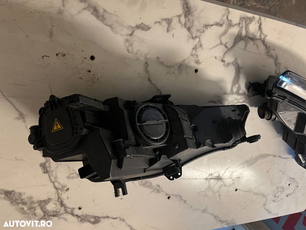 Far Bixenon stanga sau dreapta Audi A4 B9 2017 - 9