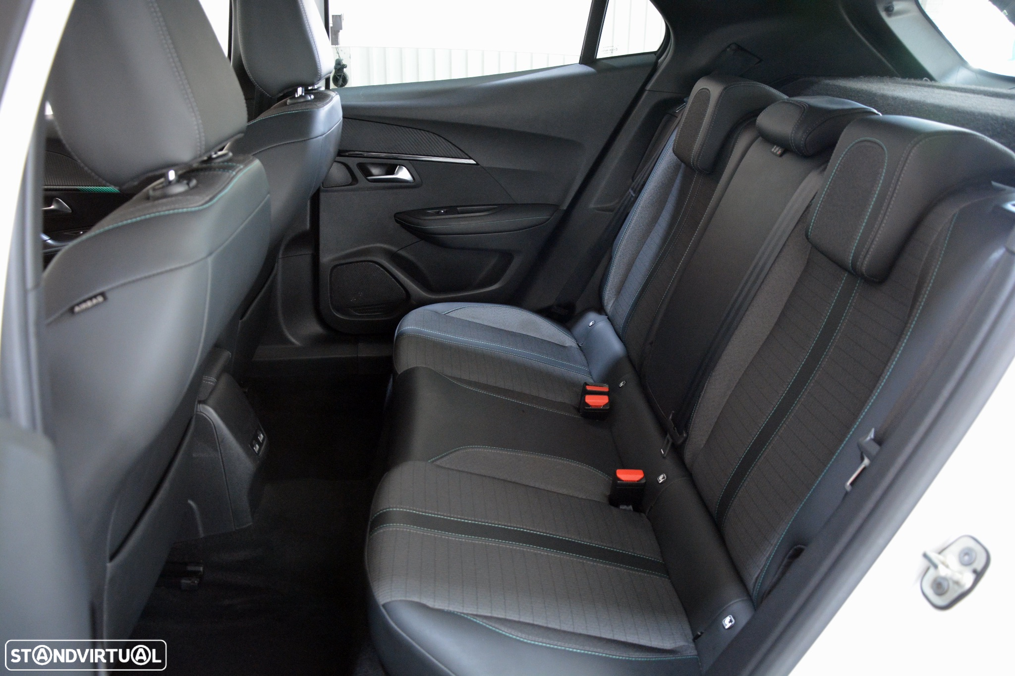 Peugeot e-2008 50 kWh Allure Pack - 11