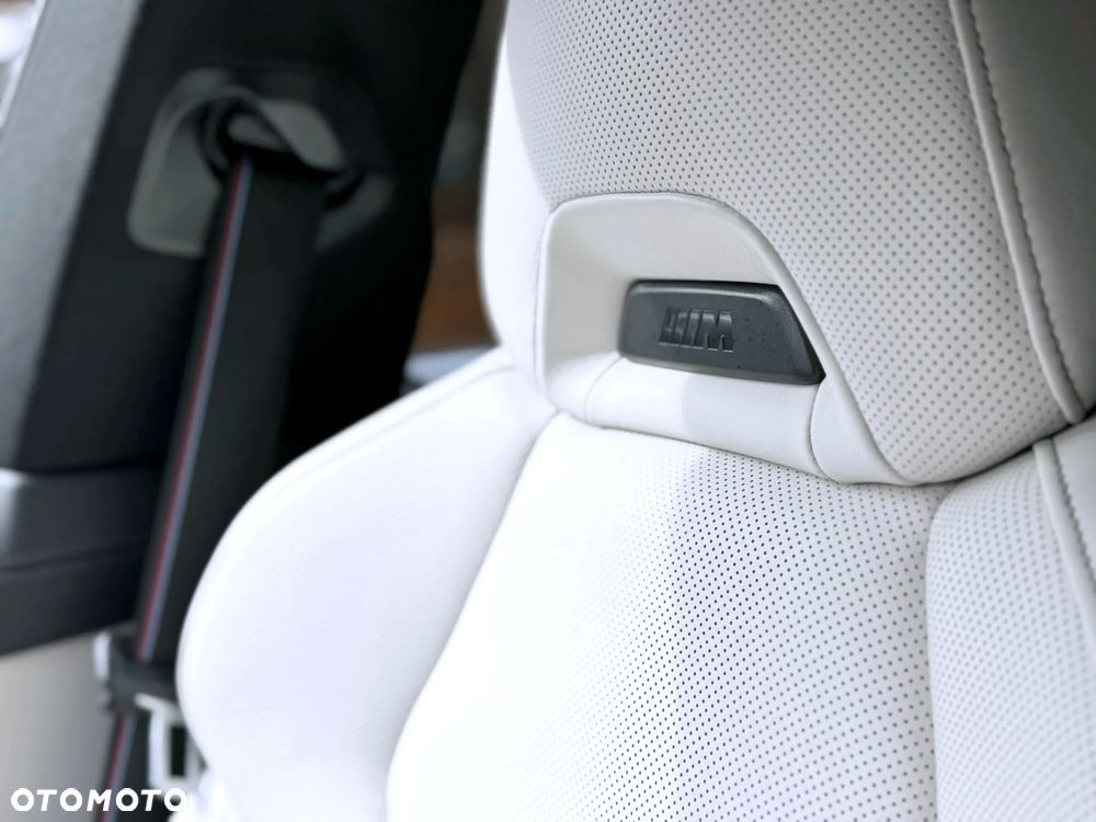BMW Seria 8 - 18