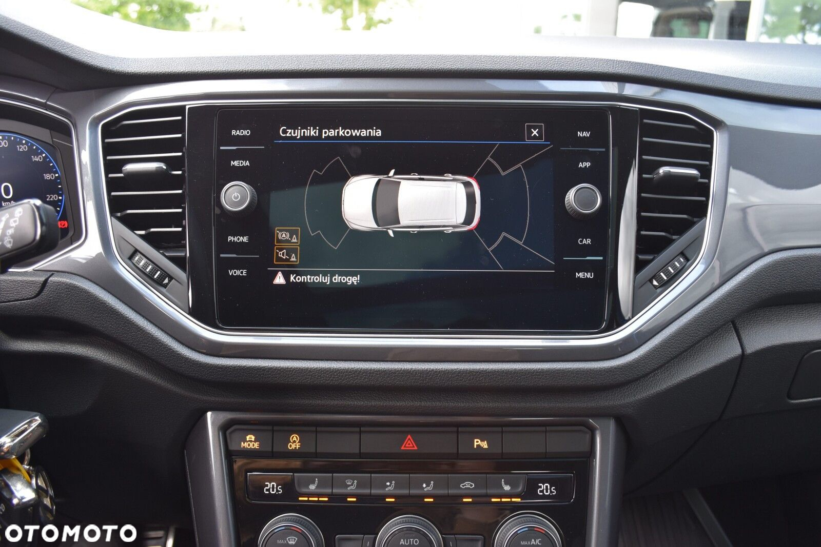Volkswagen T-Roc - 16