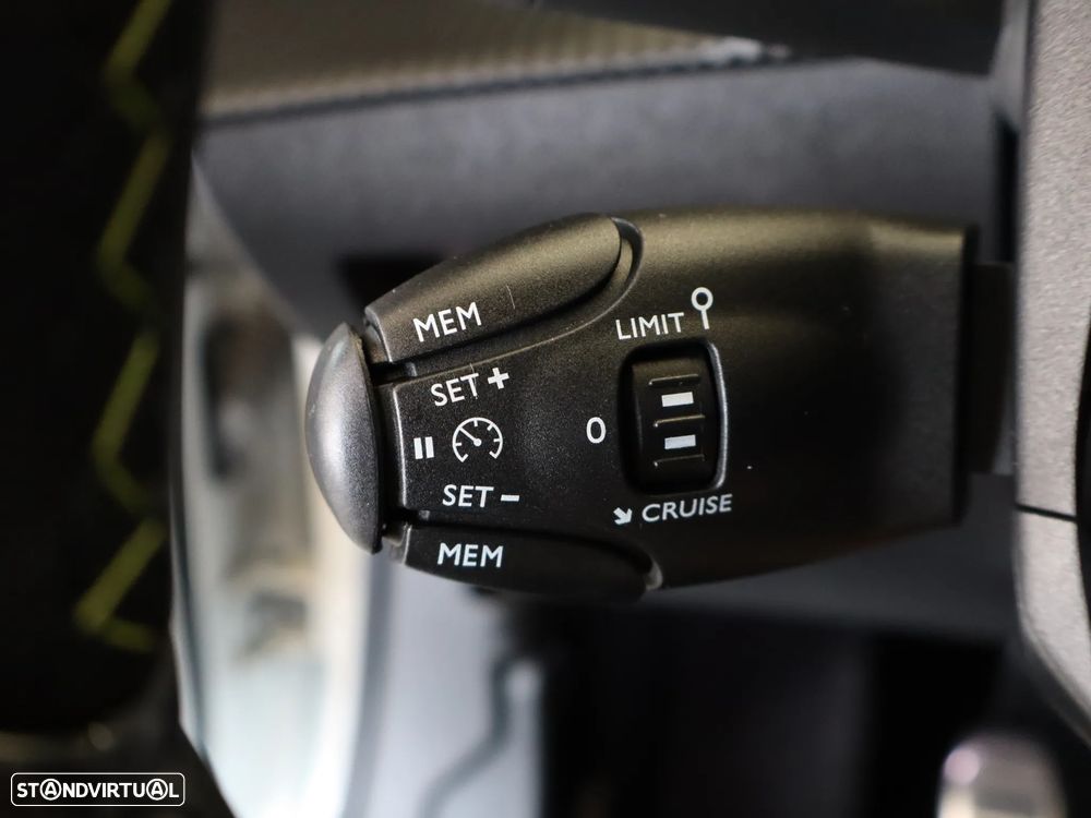 Peugeot 2008 1.2 PureTech GT - 29