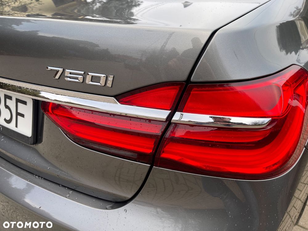 BMW Seria 7 750Li xDrive - 9
