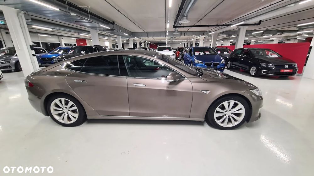 Tesla Model S - 15