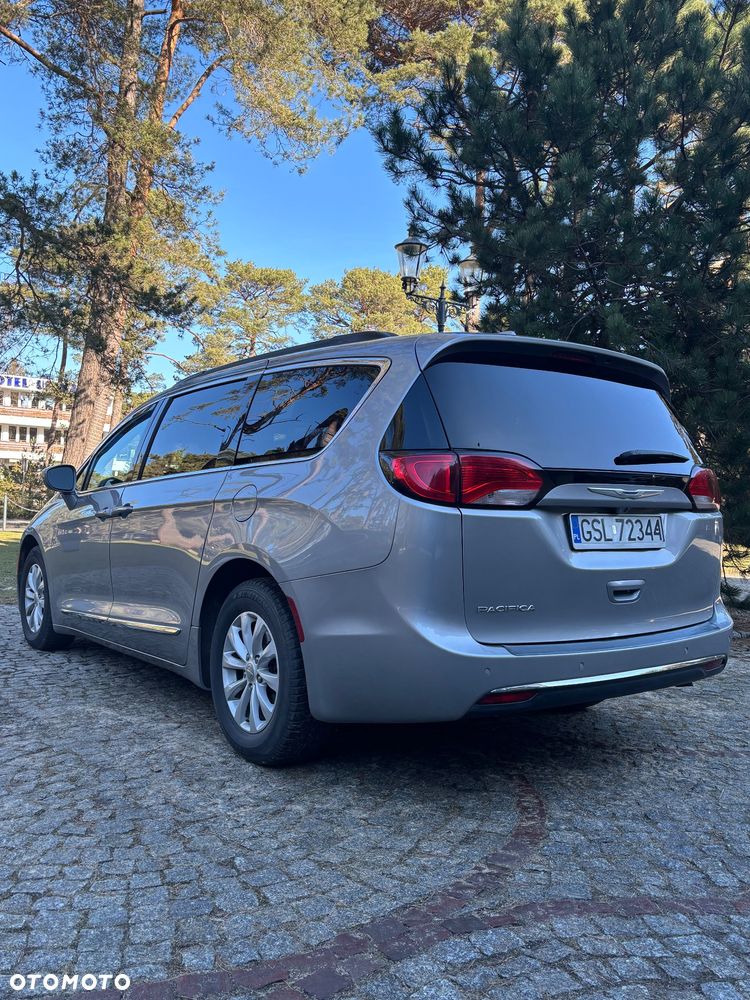 Chrysler Pacifica - 3