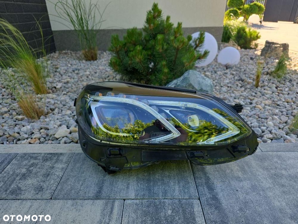 MERCEDES E KLASA 212 LIFT Lampa prawa przód Full Led Inteligent A2129063203 - 1