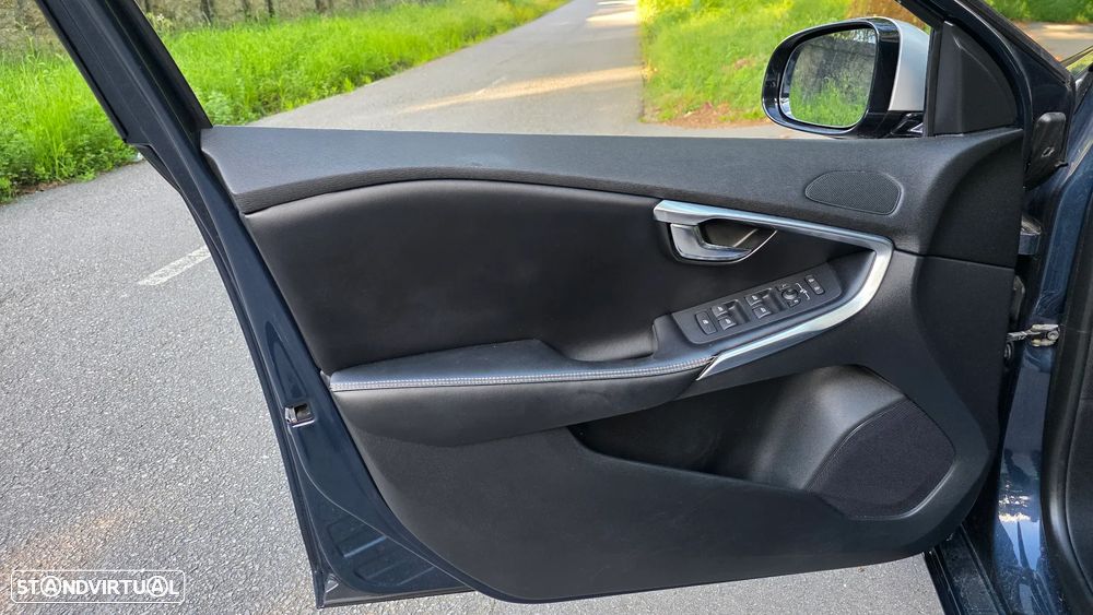 Volvo V40 1.6 D2 R-Design Powershift - 33
