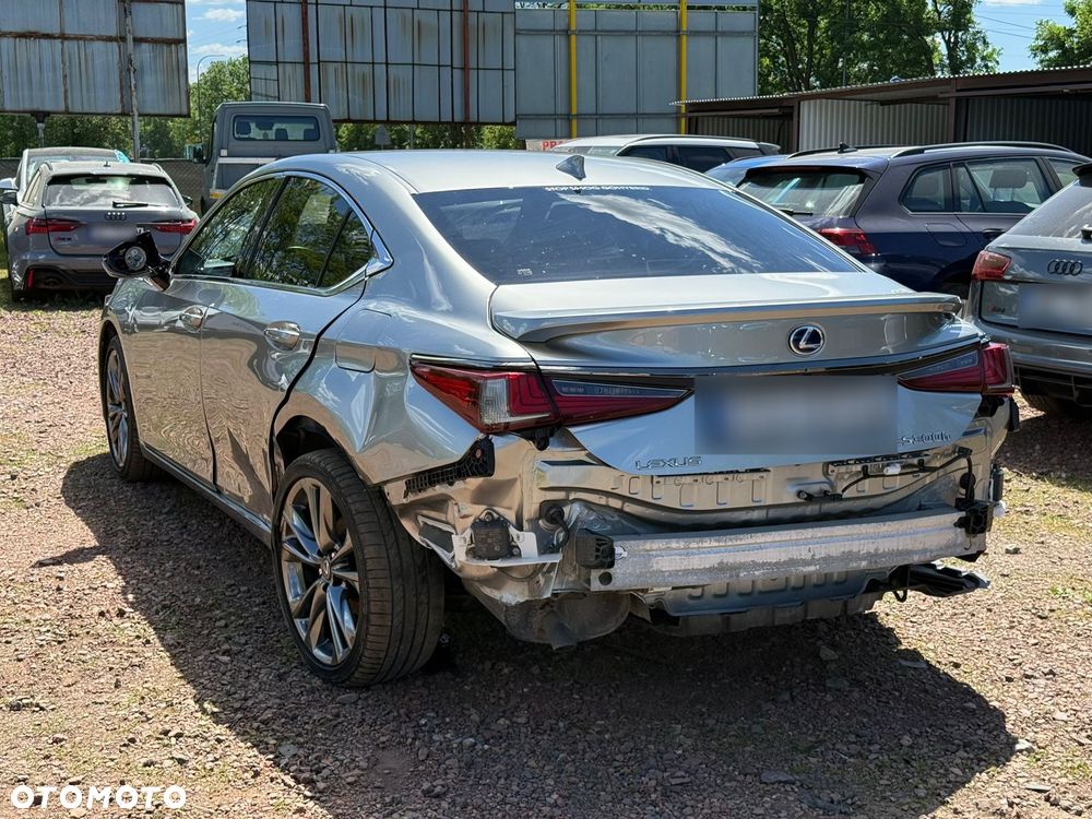 Lexus ES 300h F Sport - 8