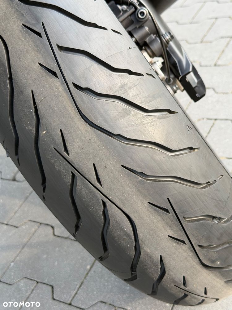 Suzuki GSX 1000 - 12