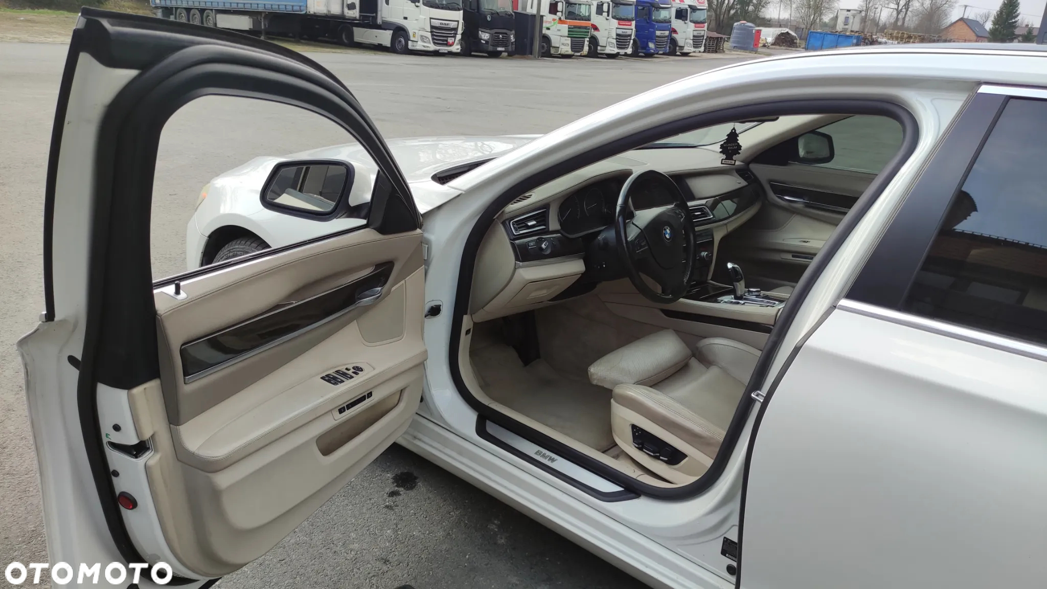BMW Seria 7 750i L - 12