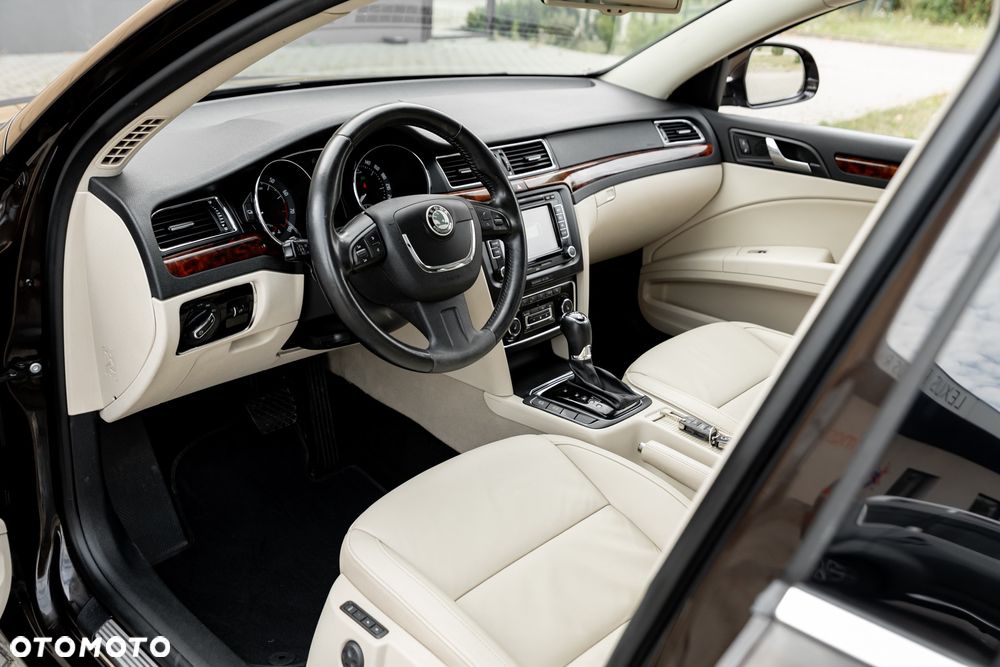 Skoda Superb Combi 3.6 V6 4x4 DSG Elegance - 5