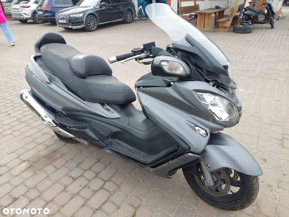 Suzuki Burgman - 8