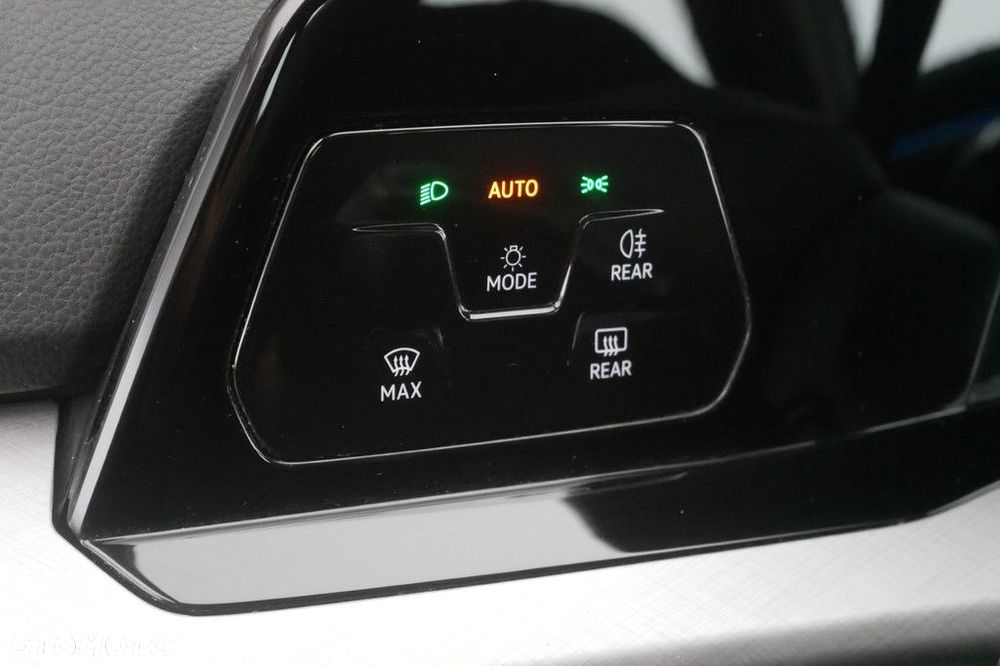 Volkswagen Golf - 22