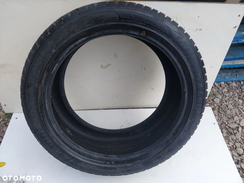 Opona Zimowa Goodyear Ultra Grip  Performance 225/45 R17 - 1