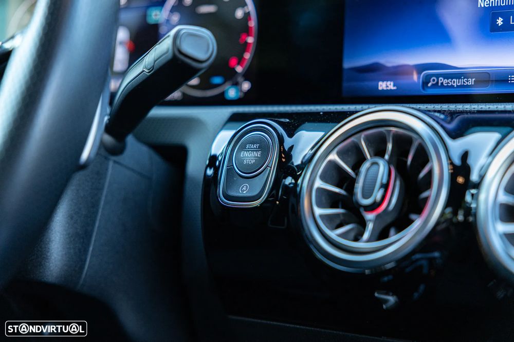 Mercedes-Benz A 200 Limousine 7G-DCT AMG Line - 29