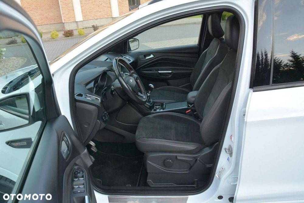 Ford Kuga 1.5 EcoBoost 2x4 ST-Line - 19