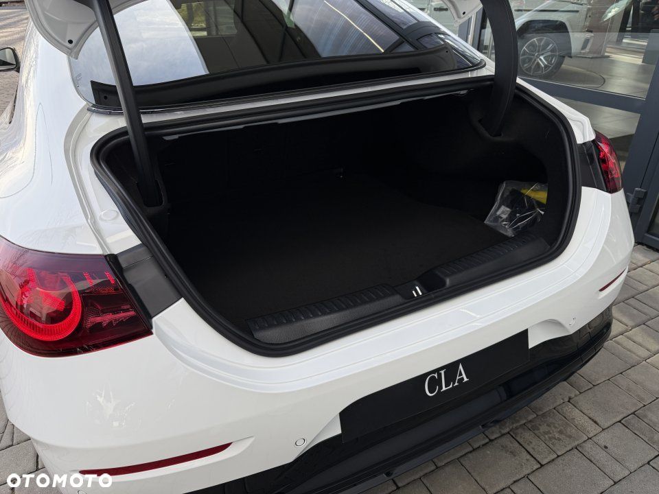 Mercedes-Benz CLA - 12