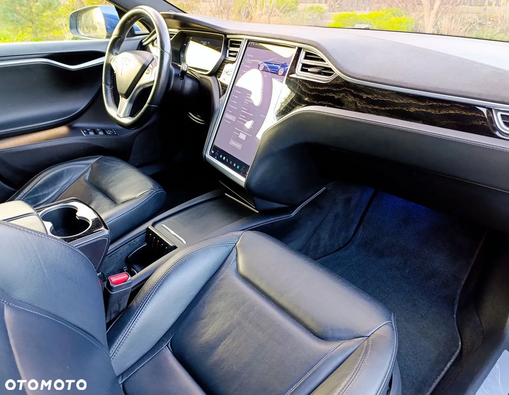 Tesla Model S - 20