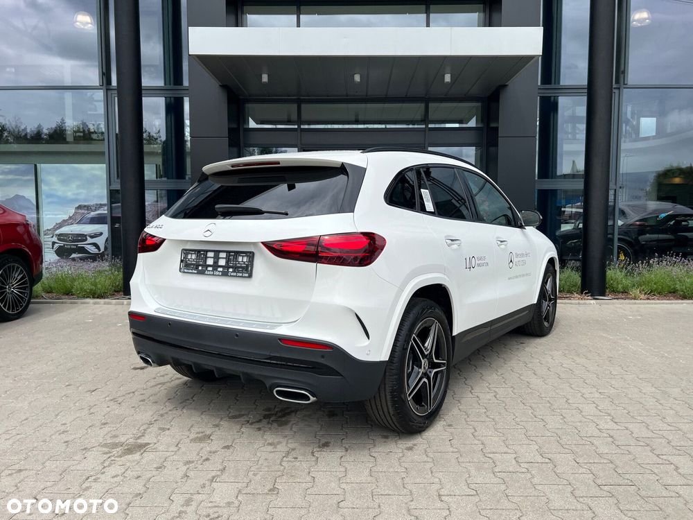 Mercedes-Benz GLA - 17