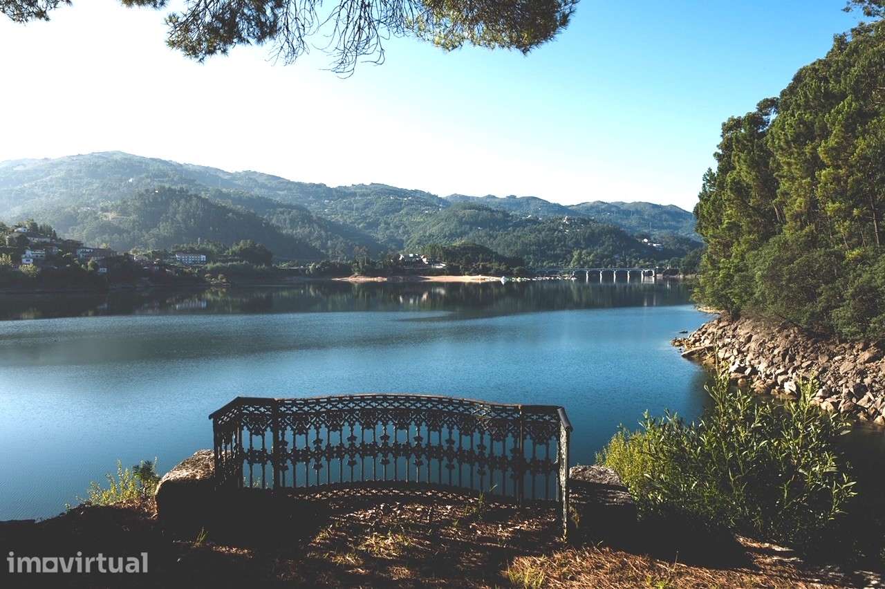 Moradia T4 em frente ao rio no Gerês - Grande imagem: 2/10