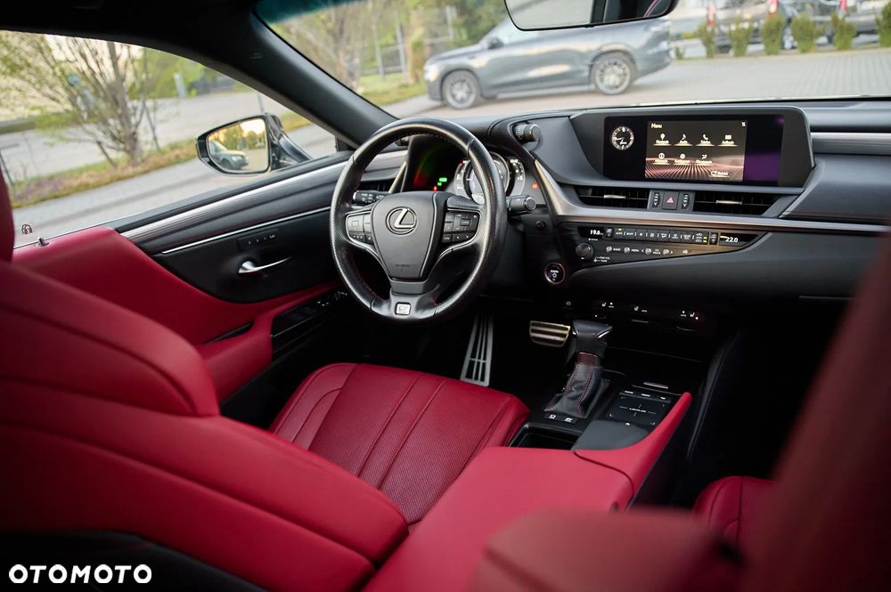 Lexus ES 300h F Sport - 28