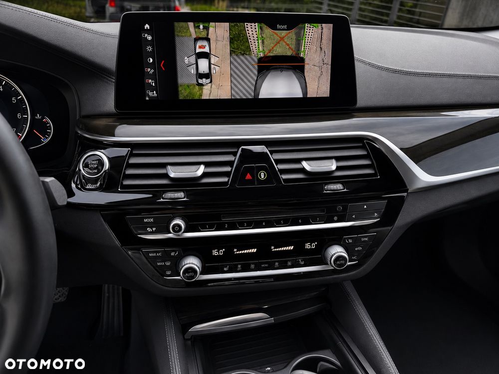 BMW Seria 5 530i Luxury Line sport - 13