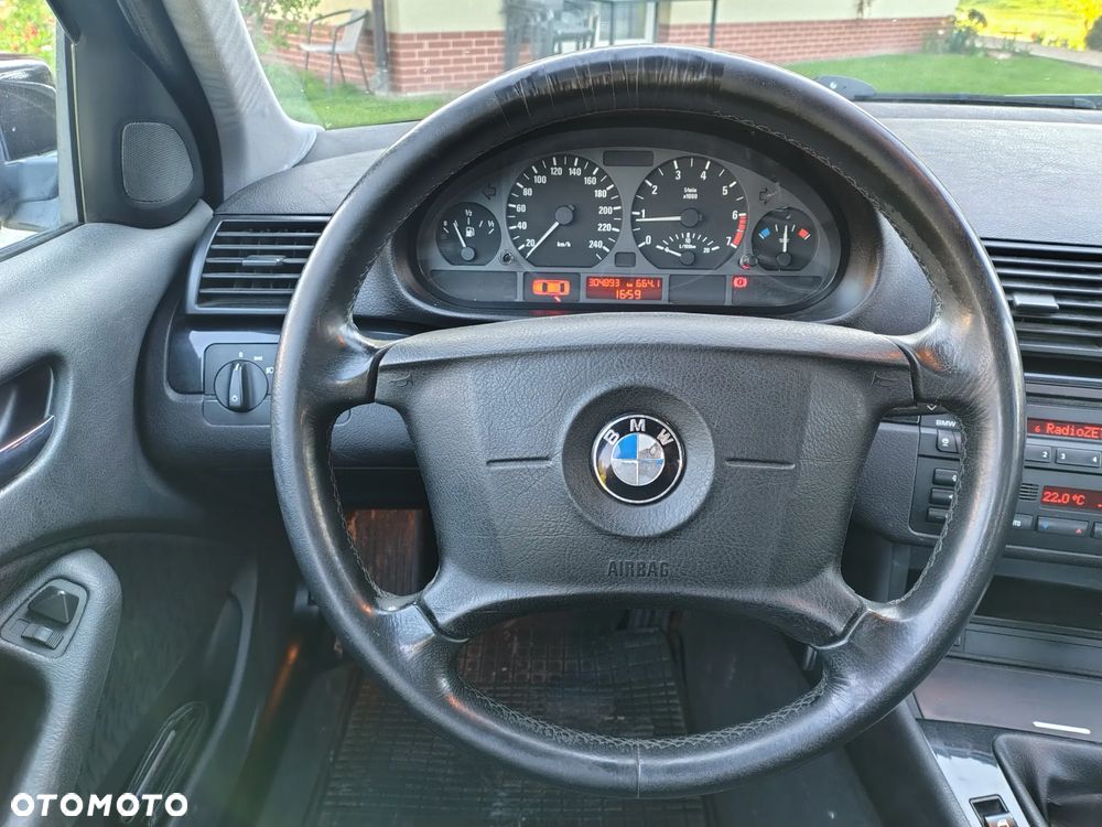 BMW Seria 3 316i - 11