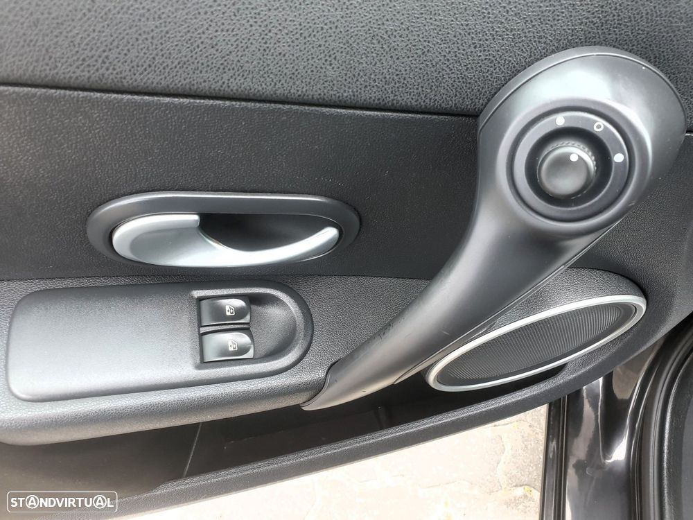 Renault Clio 1.5 dCi Dynamique S - 8