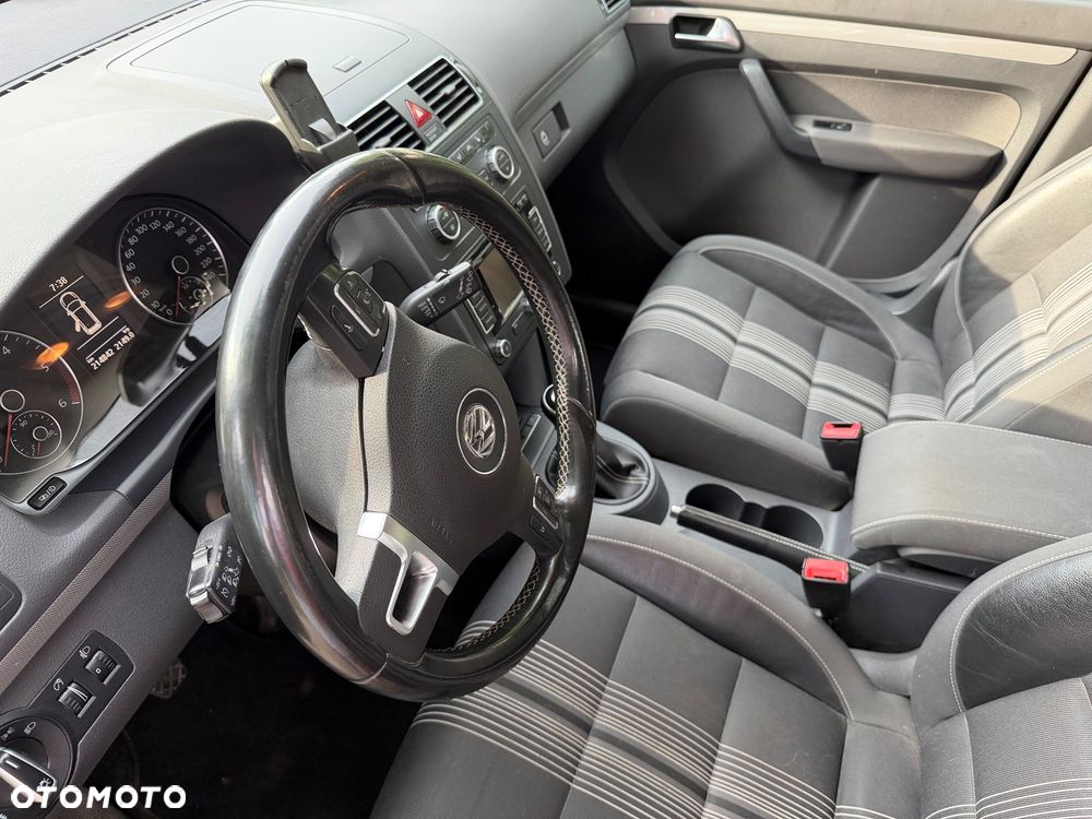 Volkswagen Touran 1.6 TDI DPF BlueMotion Technology MATCH - 9