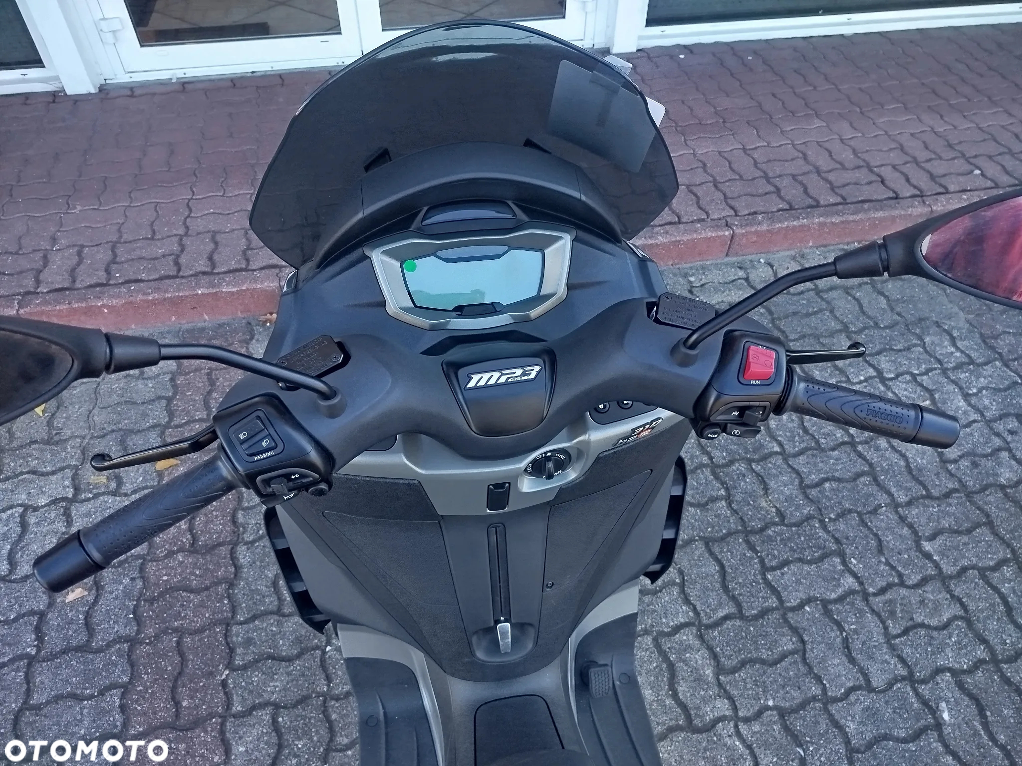 Piaggio MP-3 - 4