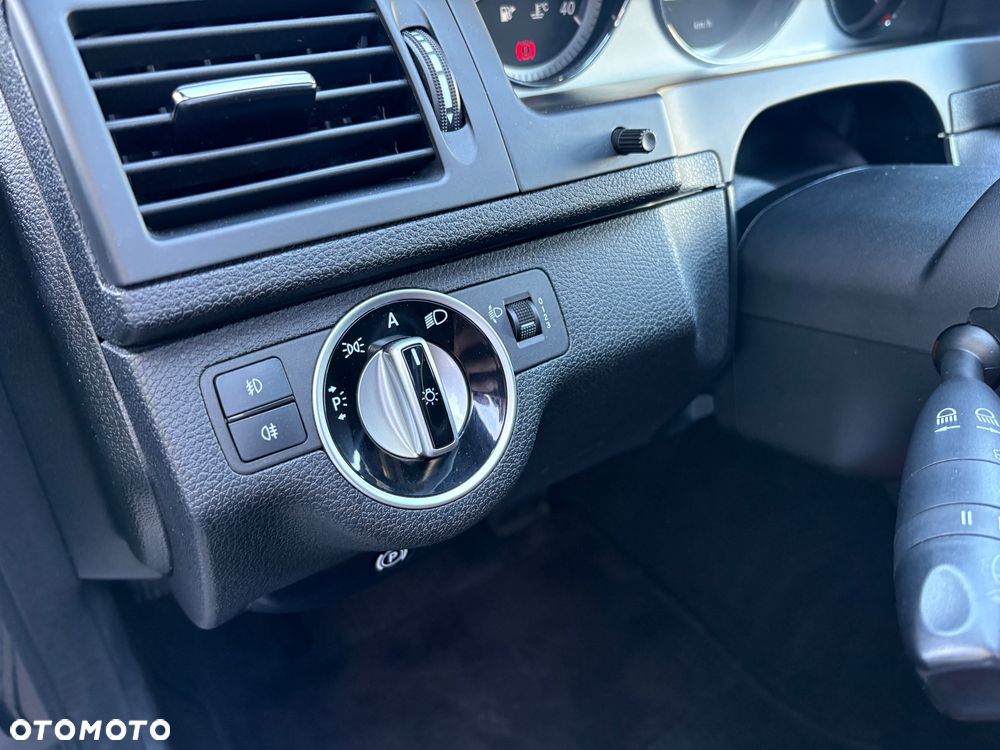 Mercedes-Benz Klasa C 180 CDI DPF (BlueEFFICIENCY) Elegance - 14