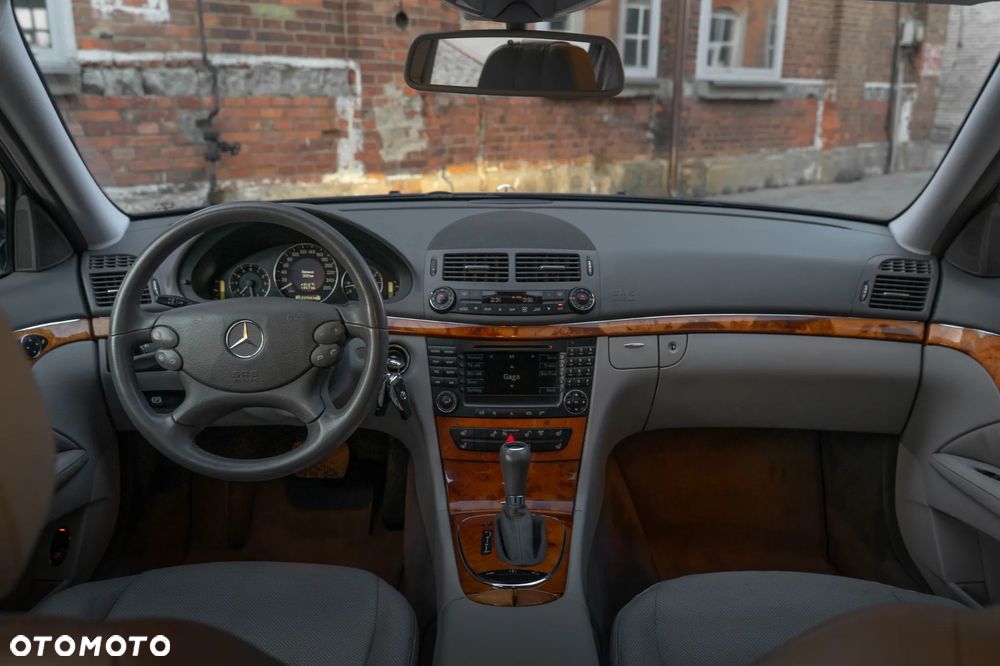 Mercedes-Benz Klasa E 500 4-Matic Elegance - 14