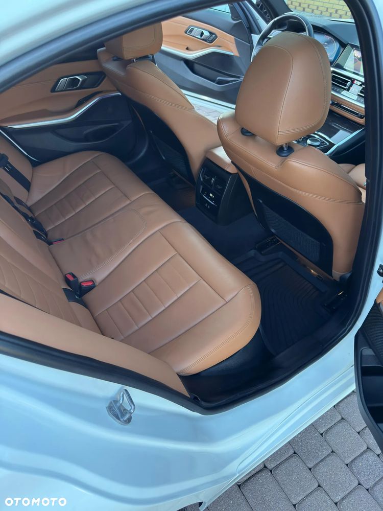 BMW Seria 3 330i xDrive Sport Line - 18